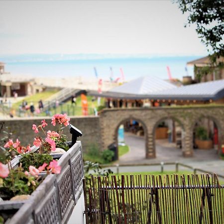 Villa Warwick House - Stunning House With Terrace And Sea Views, Sleeps 11 à Worthing Extérieur photo