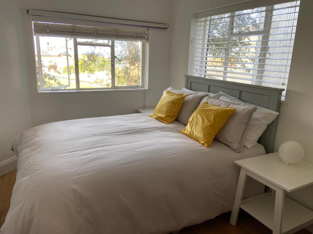 Villa Warwick House - Stunning House With Terrace And Sea Views, Sleeps 11 à Worthing Extérieur photo