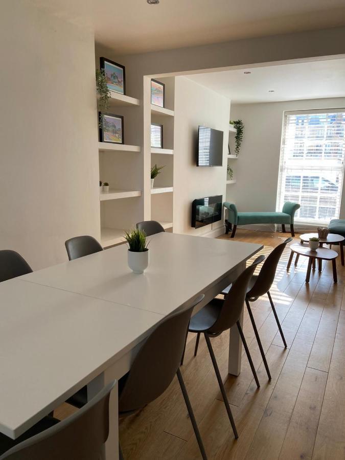 Villa Warwick House - Stunning House With Terrace And Sea Views, Sleeps 11 à Worthing Extérieur photo