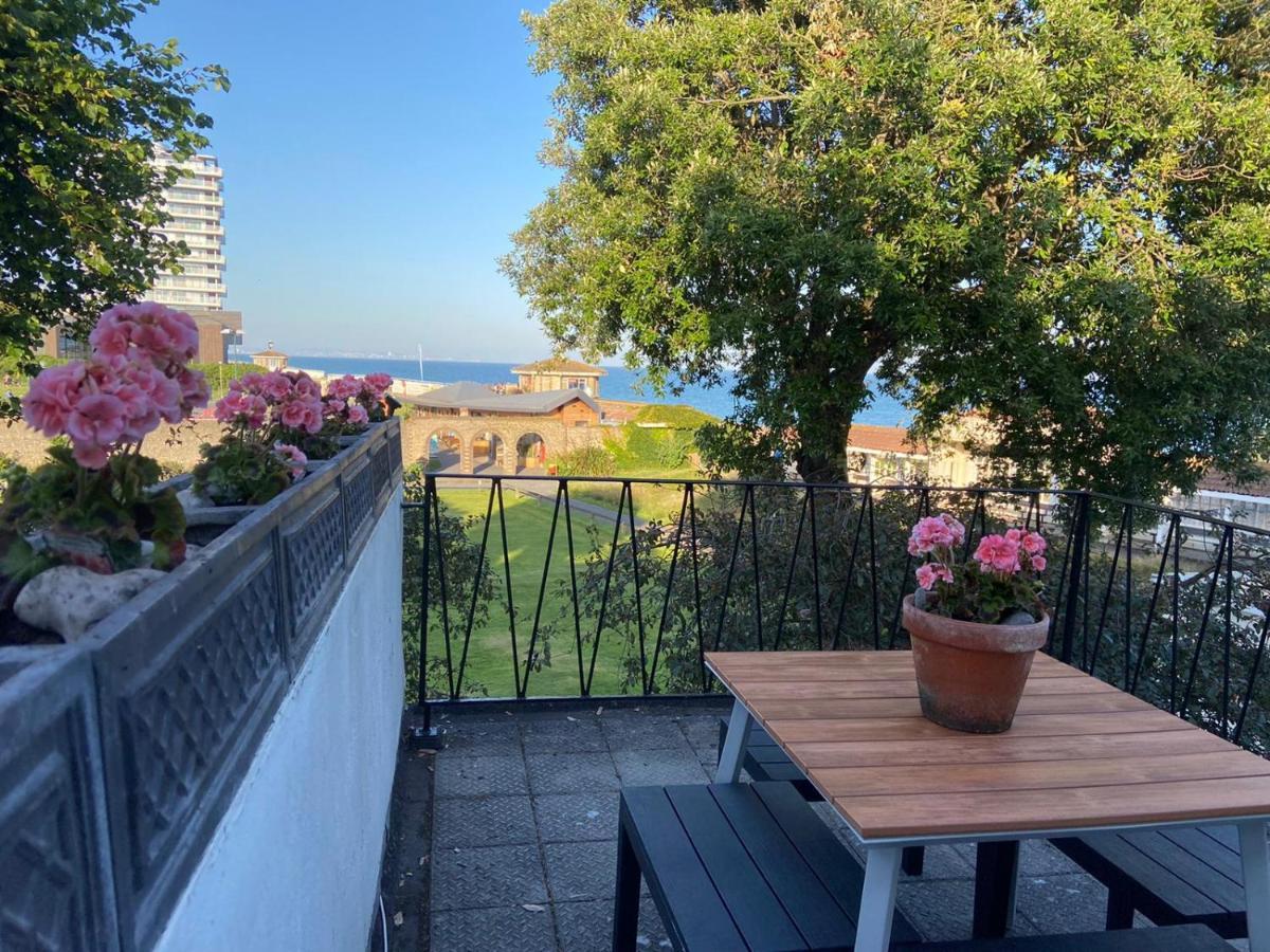 Villa Warwick House - Stunning House With Terrace And Sea Views, Sleeps 11 à Worthing Extérieur photo