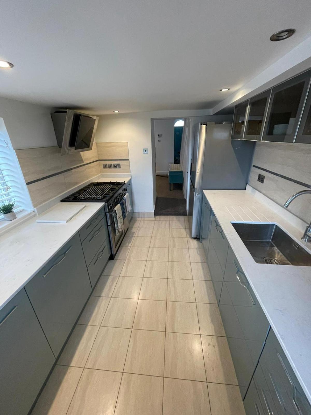 Villa Warwick House - Stunning House With Terrace And Sea Views, Sleeps 11 à Worthing Extérieur photo