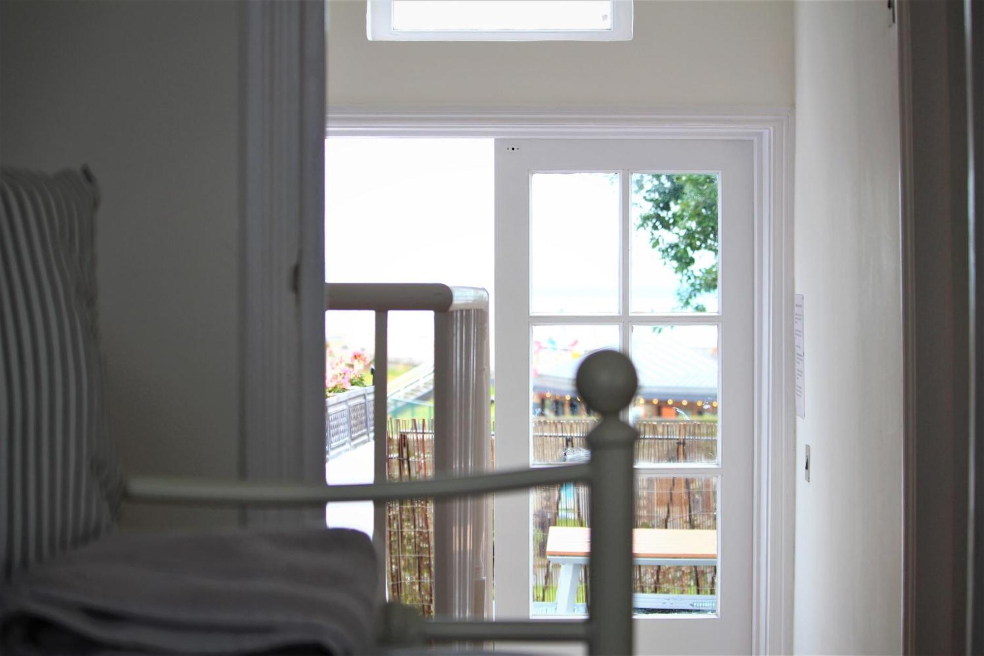 Villa Warwick House - Stunning House With Terrace And Sea Views, Sleeps 11 à Worthing Extérieur photo