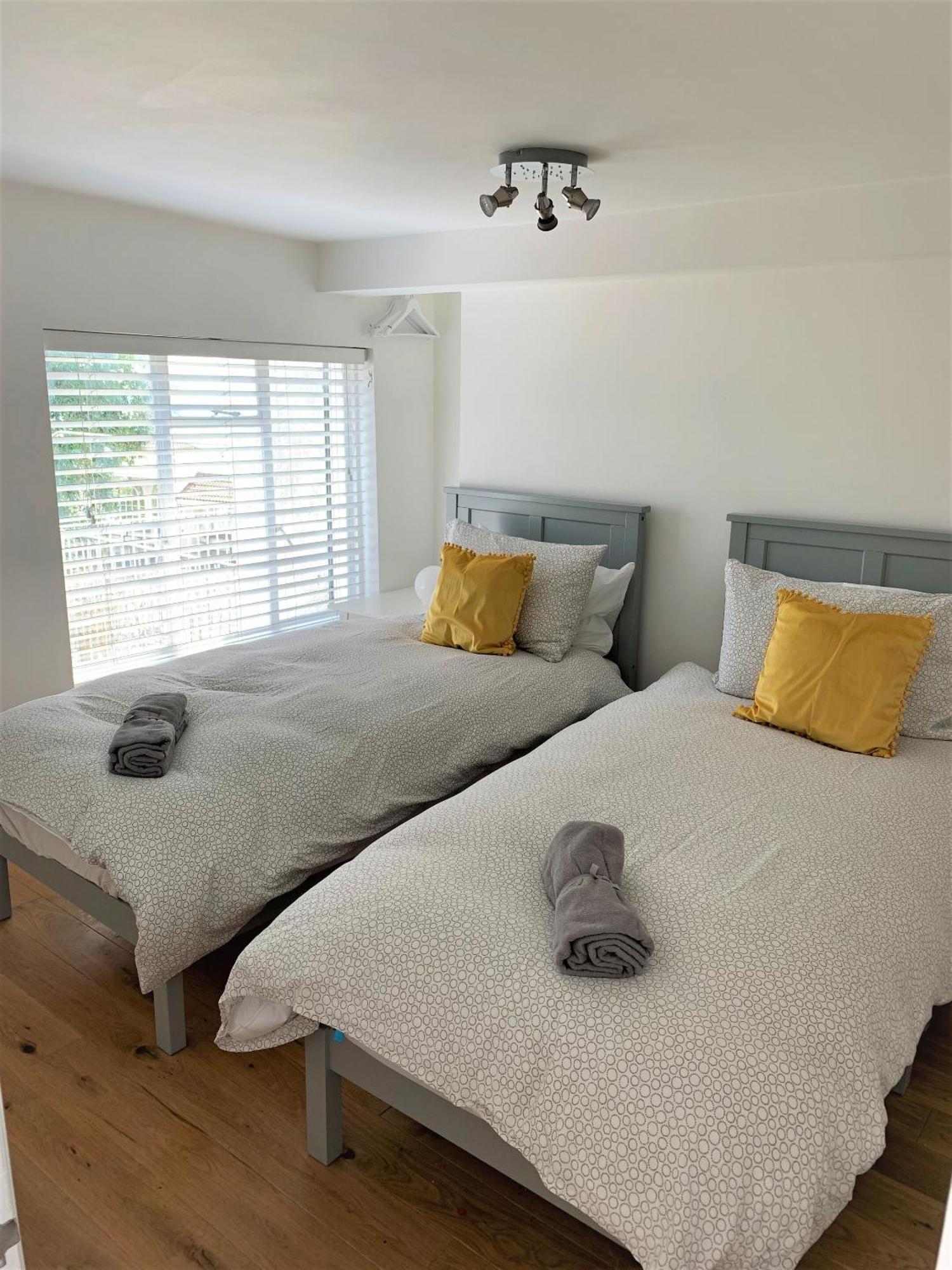 Villa Warwick House - Stunning House With Terrace And Sea Views, Sleeps 11 à Worthing Extérieur photo
